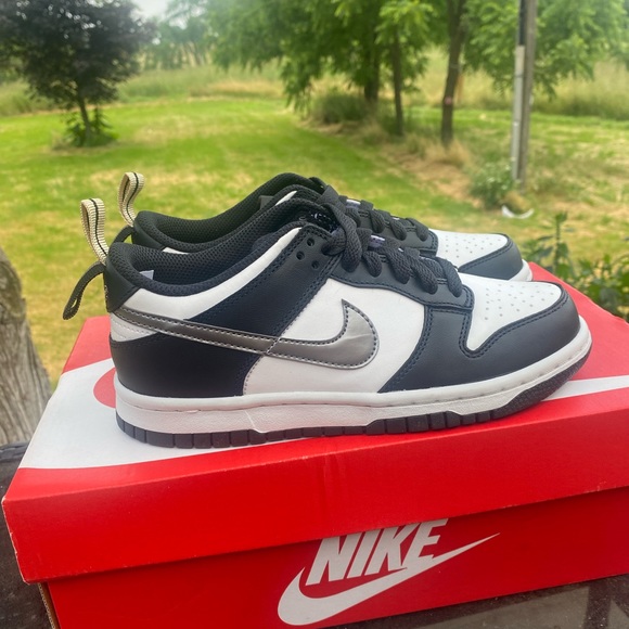 Nike Dunk Womens 5 - Picture 2 of 5